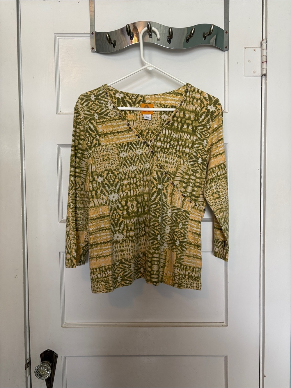 Ruby Rd. Women’s Patterned V-Neck Top in Olive and Mustard Size L